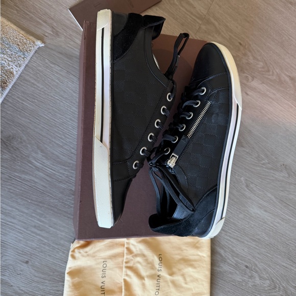 Men’s authentic Louis Vuitton black Lowtop sneakers dust bag and box included